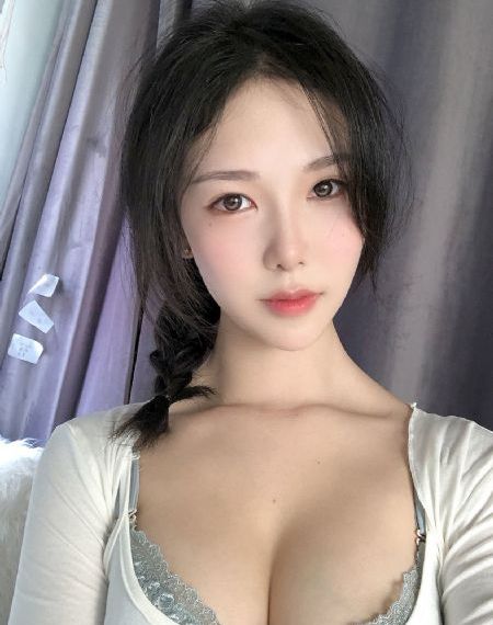 欧美骚美女_BD版国语迅雷下载